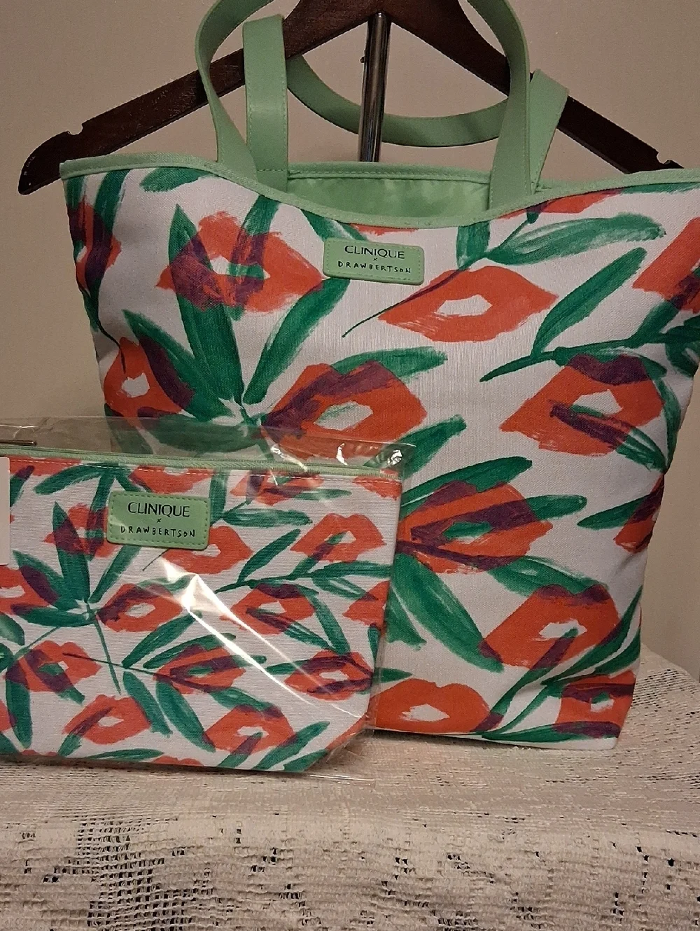 💓🪞Clinique X Drawbertson White Green and Pink Canvas Tote with Matching Pouch